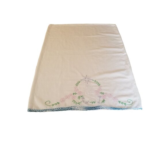 2  Vintage Hand Embroidered Pillowcases Praying Hands Crochet Border - Picture 6 of 10